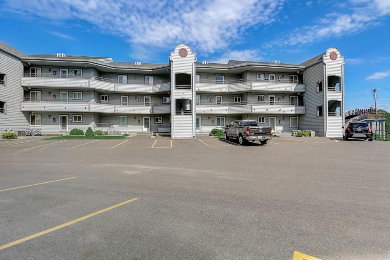 Brown Family Condo For Families Golf Trips And Girls Getaways ウィスコンシン デルズ エクステリア 写真