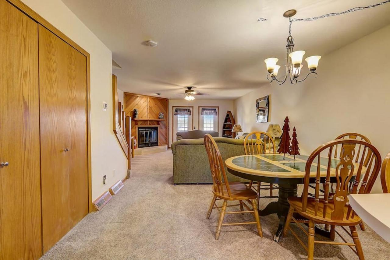 Brown Family Condo For Families Golf Trips And Girls Getaways ウィスコンシン デルズ エクステリア 写真