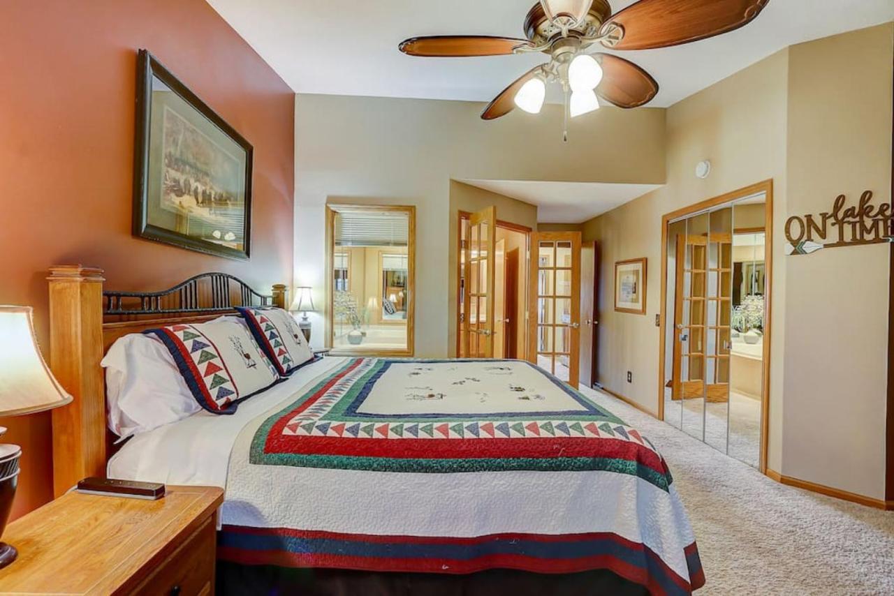 Brown Family Condo For Families Golf Trips And Girls Getaways ウィスコンシン デルズ エクステリア 写真