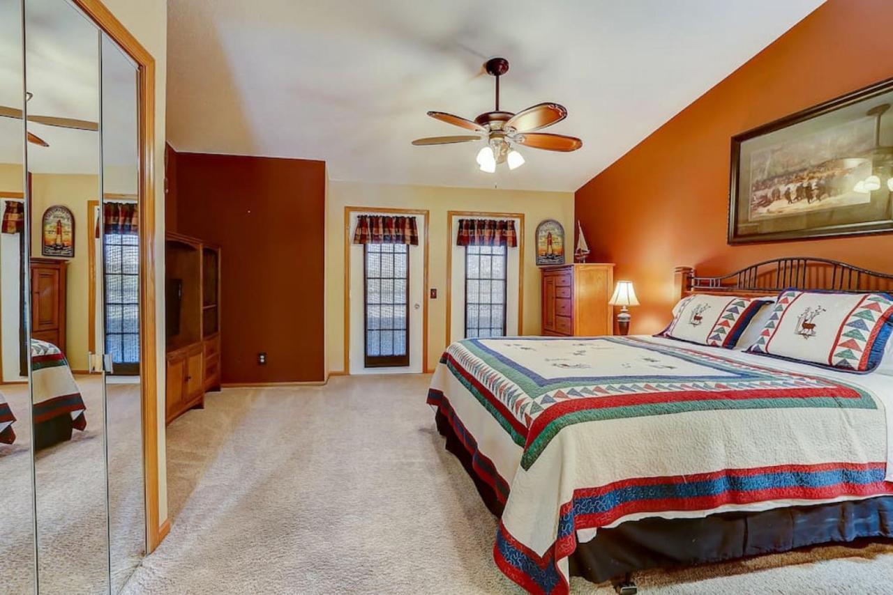 Brown Family Condo For Families Golf Trips And Girls Getaways ウィスコンシン デルズ エクステリア 写真