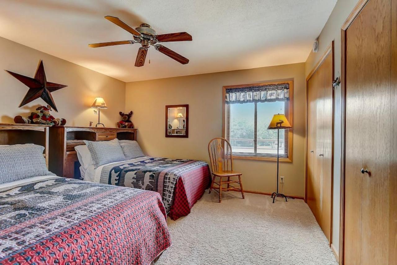 Brown Family Condo For Families Golf Trips And Girls Getaways ウィスコンシン デルズ エクステリア 写真