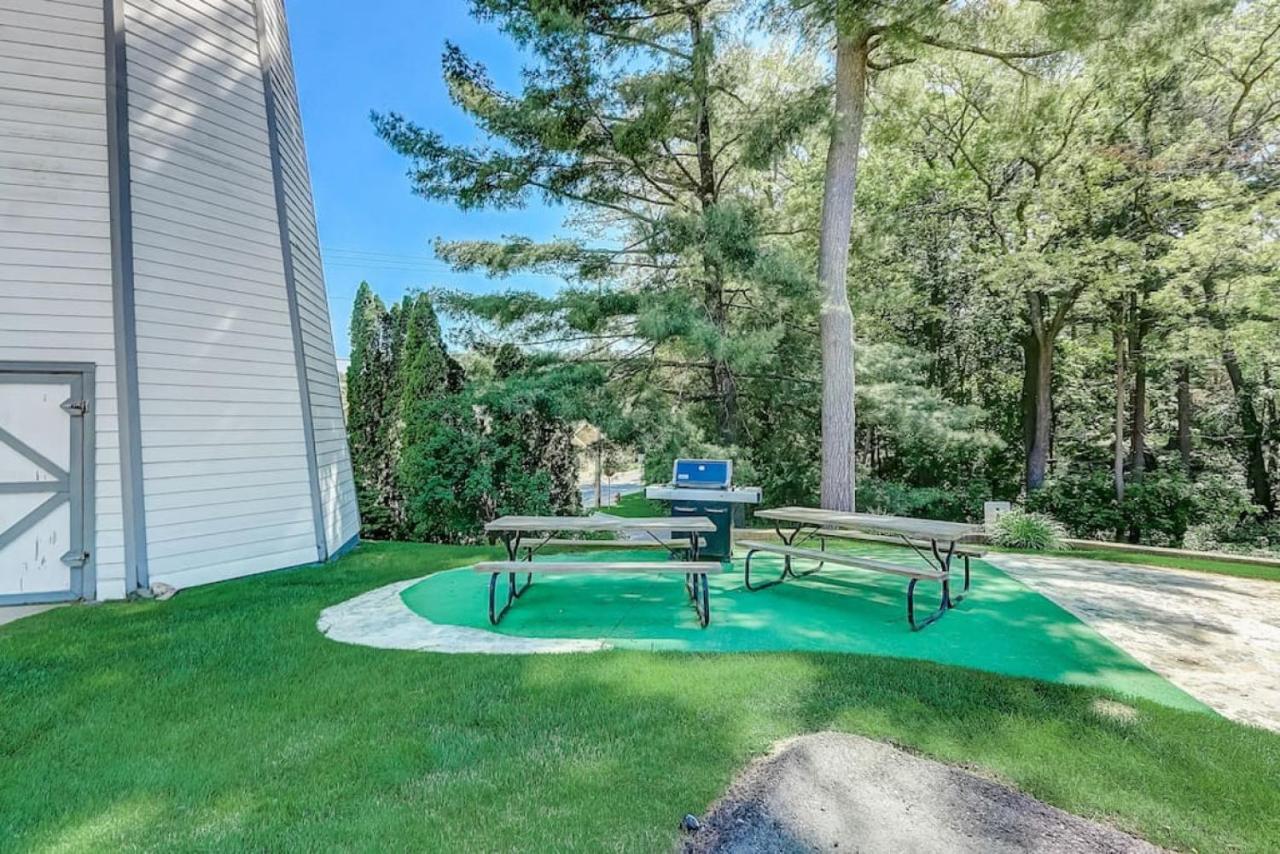 Brown Family Condo For Families Golf Trips And Girls Getaways ウィスコンシン デルズ エクステリア 写真
