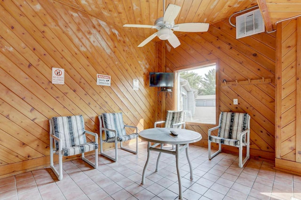Brown Family Condo For Families Golf Trips And Girls Getaways ウィスコンシン デルズ エクステリア 写真