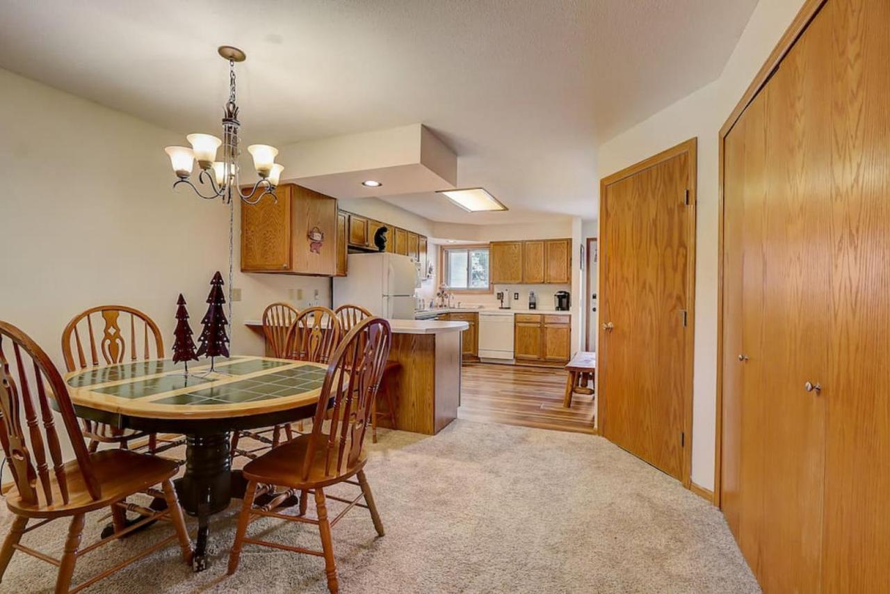 Brown Family Condo For Families Golf Trips And Girls Getaways ウィスコンシン デルズ エクステリア 写真