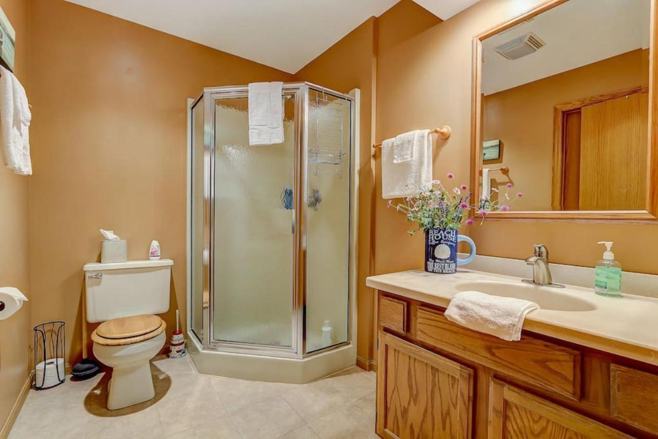 Brown Family Condo For Families Golf Trips And Girls Getaways ウィスコンシン デルズ エクステリア 写真